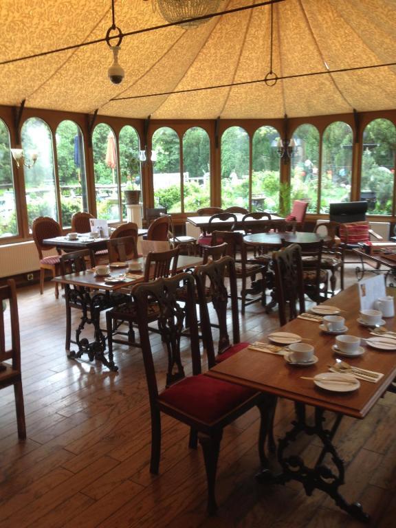 The Retreat Castle Bed & Breakfast Bonnyrigg ภายนอก รูปภาพ